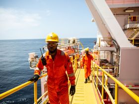 Angola's April crude output 8% below forecast at 1 million bpd